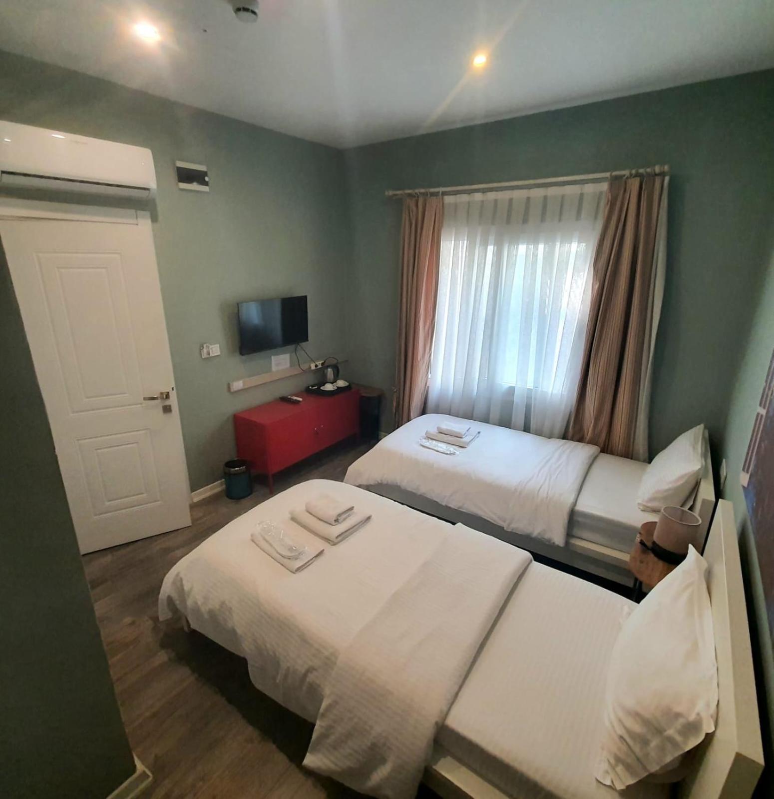 St945 Hotel *