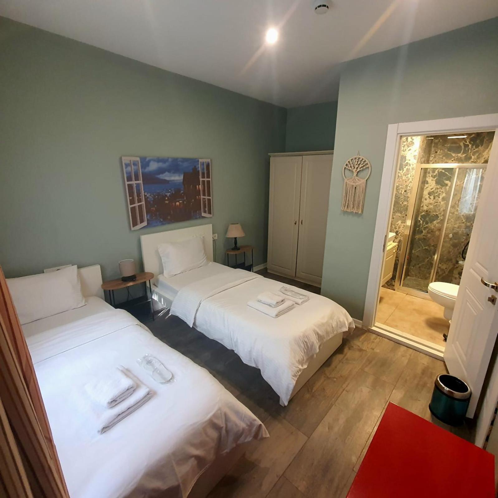 Hotel St945 *